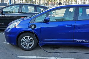 voiture électrique en charge