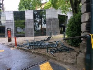 portail détruit de la préfecture de Chambéry